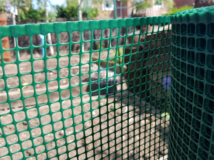 How to Mount Plastic Garden Fencing